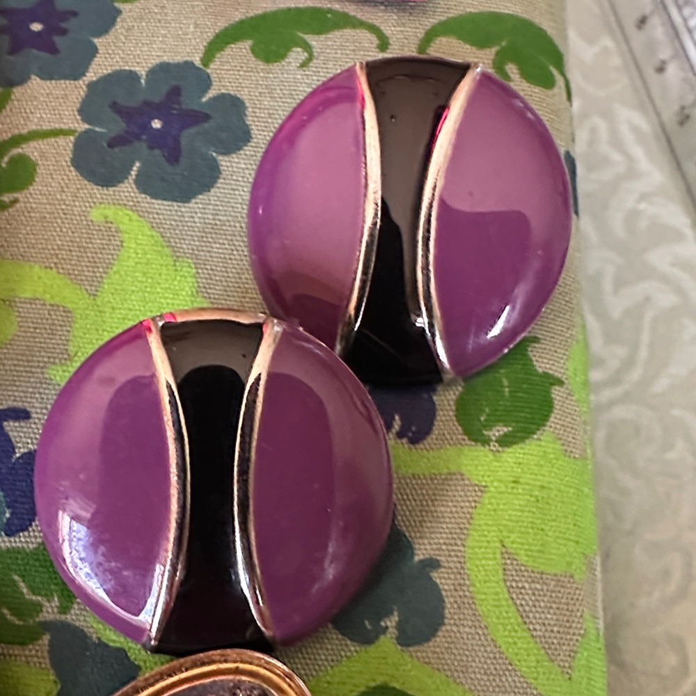 1980’ Vintage Mixed Resin gold tone  & Dangle Earrings - Pink, Purple, Cream - Picture 10 of 16